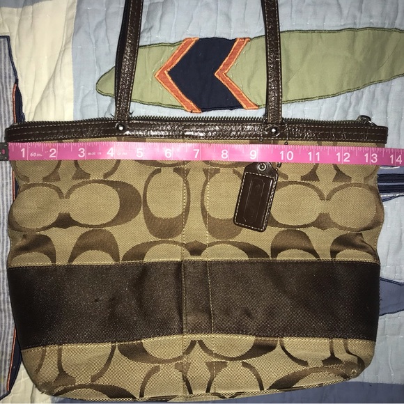 👜COACH👜 Signature Canvas Shoulder Tote - Picture 12 of 14